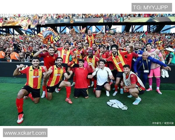 请足球明星共聚火锅盛宴畅谈足球与人生的美好时光